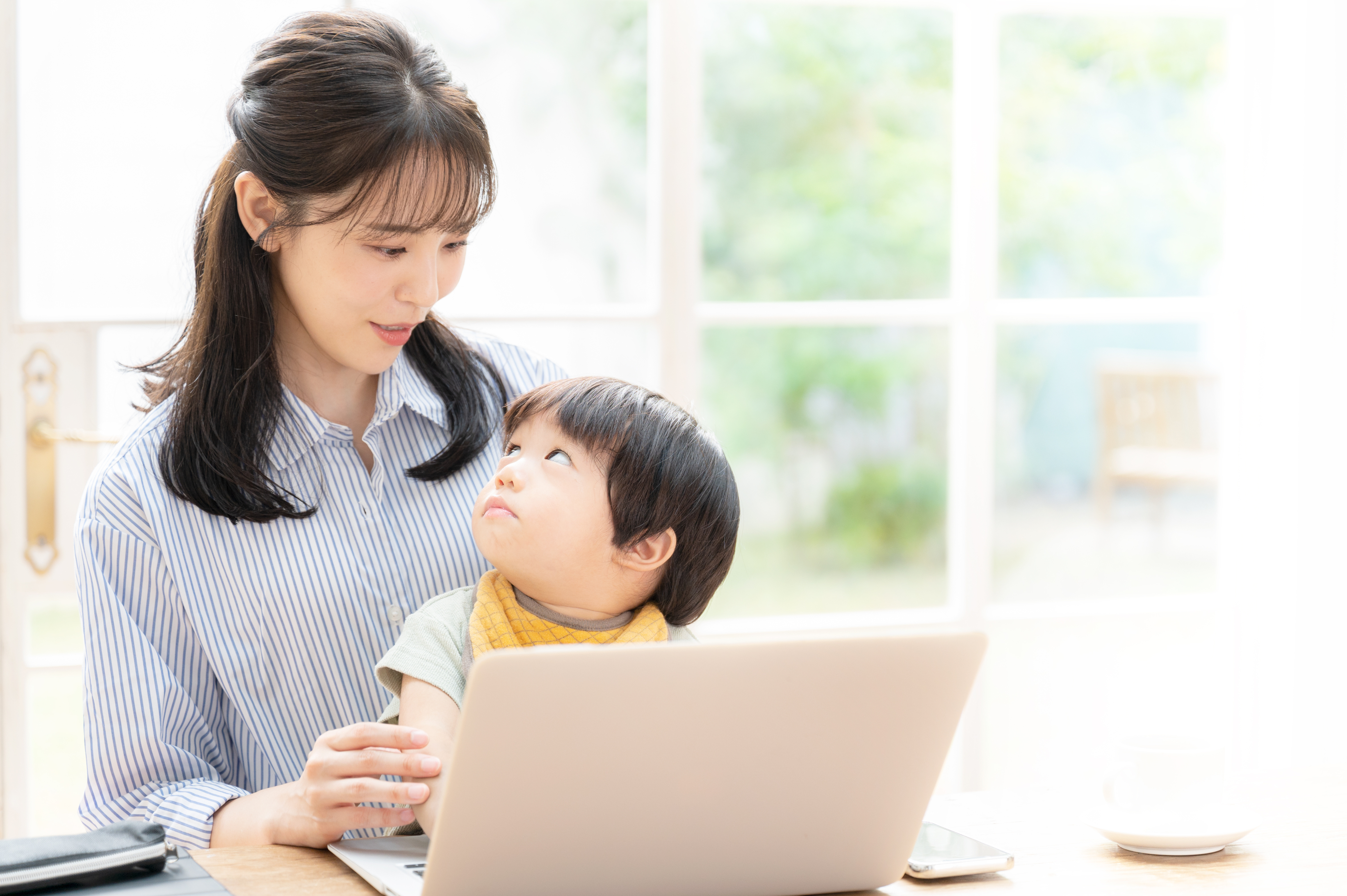 子育てをしながら働く女性